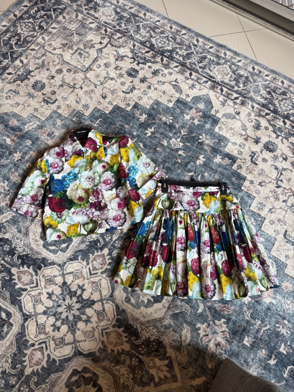 Dolce & Gabana ✨ Matching Set ✨ Nocturnal floral print top and skirt LIKE NEW - Picture 13 of 17